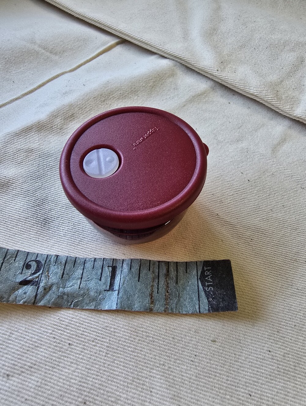 Tupperware Snap N Serve Magnet - Ruby